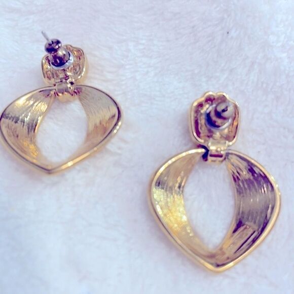 Vintage Y2K Trifari Openwork Dangle Earrings Gold - Picture 7 of 9